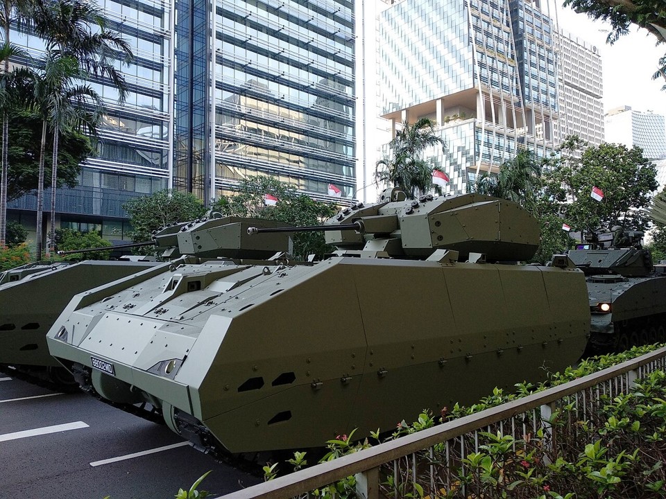 Hunter Singaporean Armored Fighting Vehicle (B)